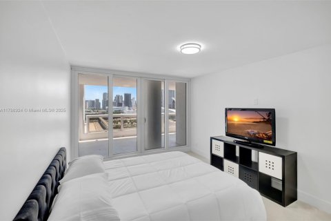 Condo in Miami, Florida, 3 bedrooms  № 1937657 - photo 30