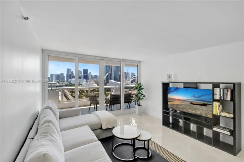 Condominio en alquiler en Miami, Florida, 3 dormitorios, 169.73 m2 № 1937657 - foto 18