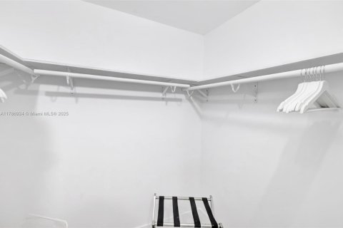 Copropriété à louer à Miami, Floride: 3 chambres, 169.73 m2 № 1937657 - photo 24