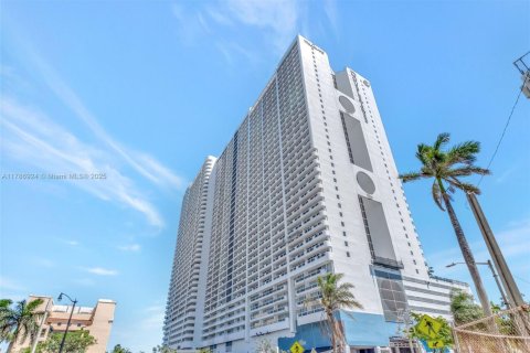 Copropriété à louer à Miami, Floride: 3 chambres, 169.73 m2 № 1937657 - photo 1