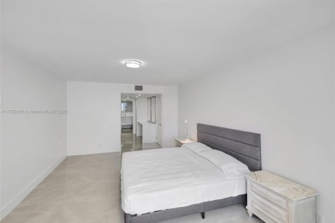 Condominio en alquiler en Miami, Florida, 3 dormitorios, 169.73 m2 № 1937657 - foto 21
