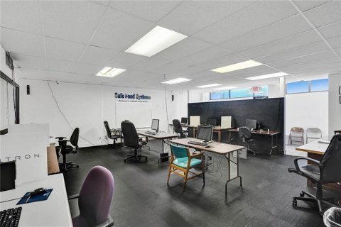 Commercial property in Fort Lauderdale, Florida № 2188487 - photo 4