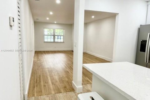Touwnhouse à louer à Coral Gables, Floride: 3 chambres, 114.08 m2 № 2171751 - photo 5