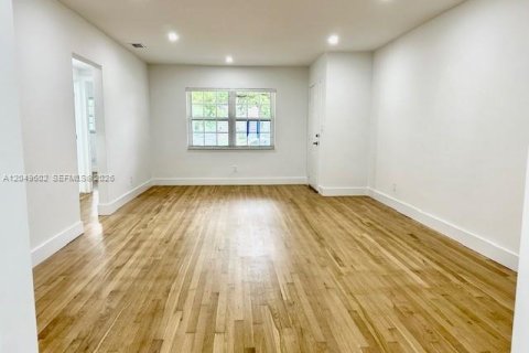 Touwnhouse à louer à Coral Gables, Floride: 3 chambres, 114.08 m2 № 2171751 - photo 6