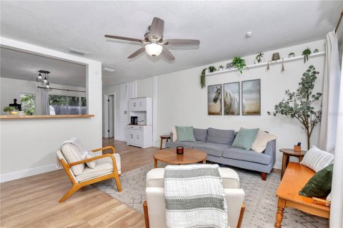 House in Ocala, Florida 4 bedrooms, 141.58 sq.m. № 2228044 - photo 9