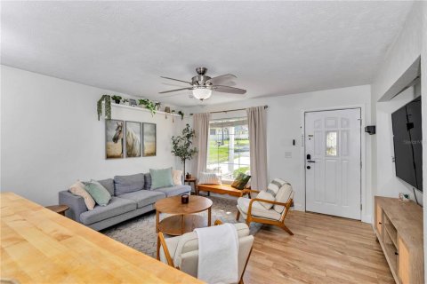 House in Ocala, Florida 4 bedrooms, 141.58 sq.m. № 2228044 - photo 8