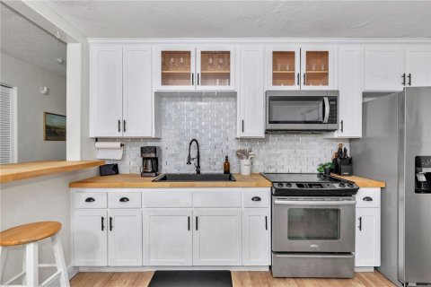 House in Ocala, Florida 4 bedrooms, 141.58 sq.m. № 2228044 - photo 4