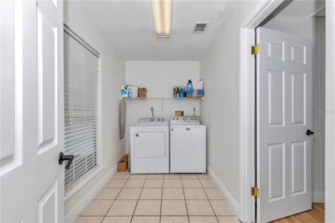 House in Ocala, Florida 4 bedrooms, 141.58 sq.m. № 2228044 - photo 15