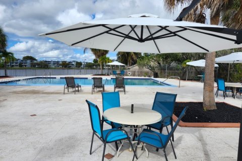 Купить таунхаус в Майами, Флорида 1 комната, 130.06м2, № 1998524 - фото 18