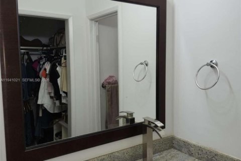 Купить таунхаус в Майами, Флорида 1 комната, 130.06м2, № 1998524 - фото 8