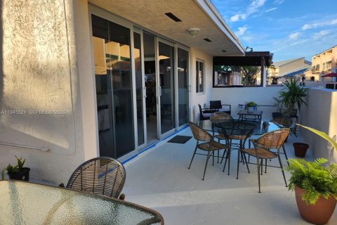 Купить таунхаус в Майами, Флорида 1 комната, 130.06м2, № 1998524 - фото 4