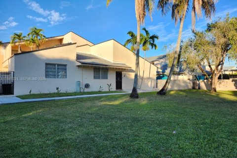 Купить таунхаус в Майами, Флорида 1 комната, 130.06м2, № 1998524 - фото 15