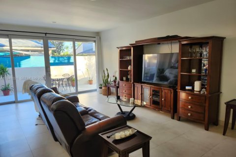 Купить таунхаус в Майами, Флорида 1 комната, 130.06м2, № 1998524 - фото 2