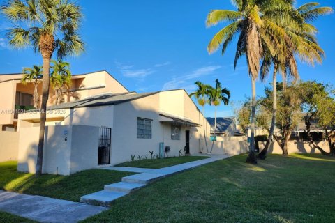 Таунхаус в Майами, Флорида 1 комната, 130.06м2 № 1998524