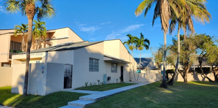 Таунхаус в Майами, Флорида 1 комната, 130.06м2 № 1998524