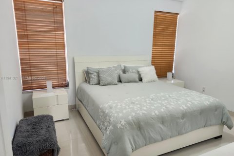 Купить таунхаус в Майами, Флорида 1 комната, 130.06м2, № 1998524 - фото 9