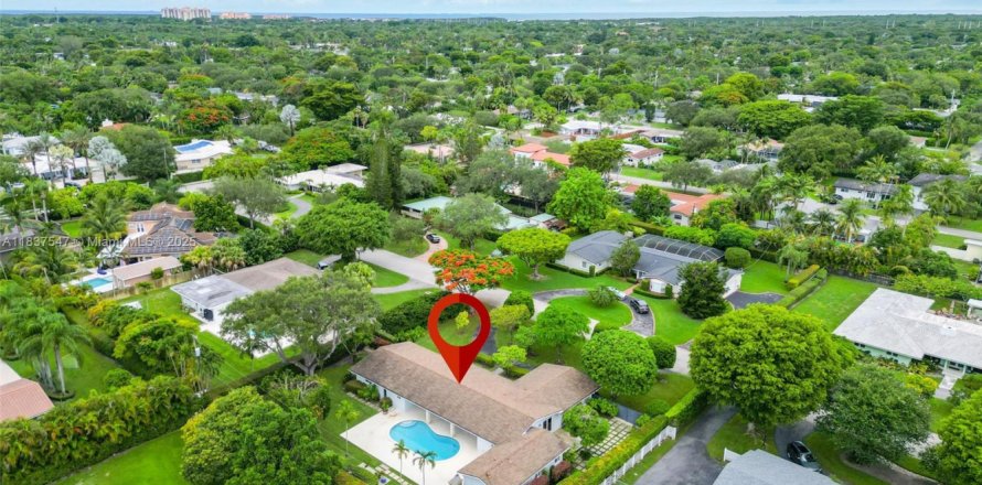 Villa ou maison à Pinecrest, Floride 4 chambres, 291.25 m2 № 1825523
