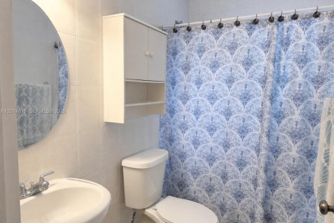 Снять в аренду виллу или дом в Хайалиа, Флорида 3 спальни, 96.62м2, № 2077901 - фото 11