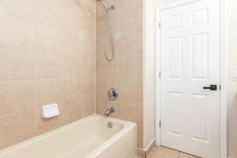 Condo in Orlando, Florida, 2 bedrooms № 2223402 - photo 15