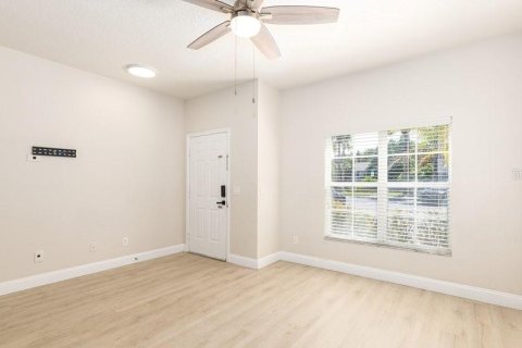 Condo in Orlando, Florida, 2 bedrooms № 2223402 - photo 5