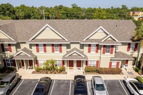 Condo in Orlando, Florida, 2 bedrooms № 2223402 - photo 2
