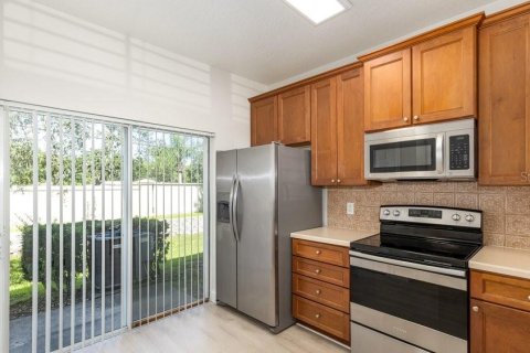 Condo in Orlando, Florida, 2 bedrooms № 2223402 - photo 10