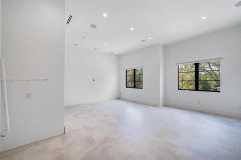House in Pinecrest, Florida 5 bedrooms, 434.41 sq.m. № 1478841 - photo 24