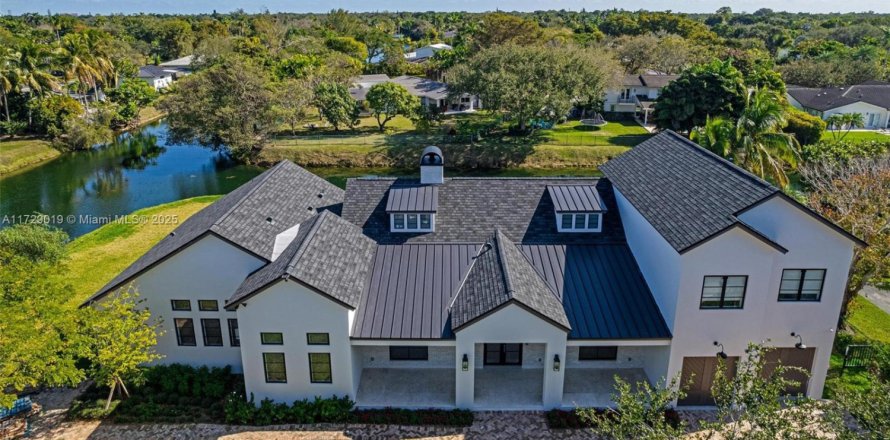 House in Pinecrest, Florida 5 bedrooms, 434.41 sq.m. № 1478841
