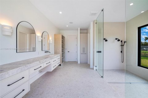 House in Pinecrest, Florida 5 bedrooms, 434.41 sq.m. № 1478841 - photo 16