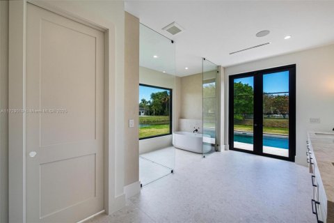 House in Pinecrest, Florida 5 bedrooms, 434.41 sq.m. № 1478841 - photo 17