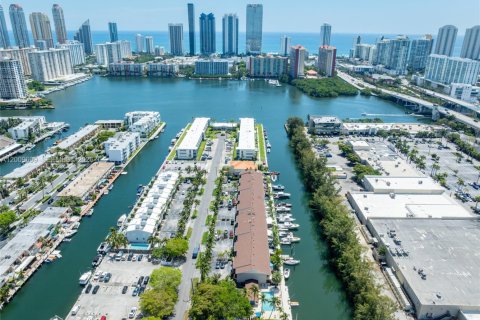 Touwnhouse à North Miami Beach, Floride 3 chambres, 179.86 m2 № 2171010