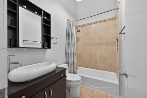 Touwnhouse à vendre à North Miami Beach, Floride: 3 chambres, 179.86 m2 № 2171010 - photo 30