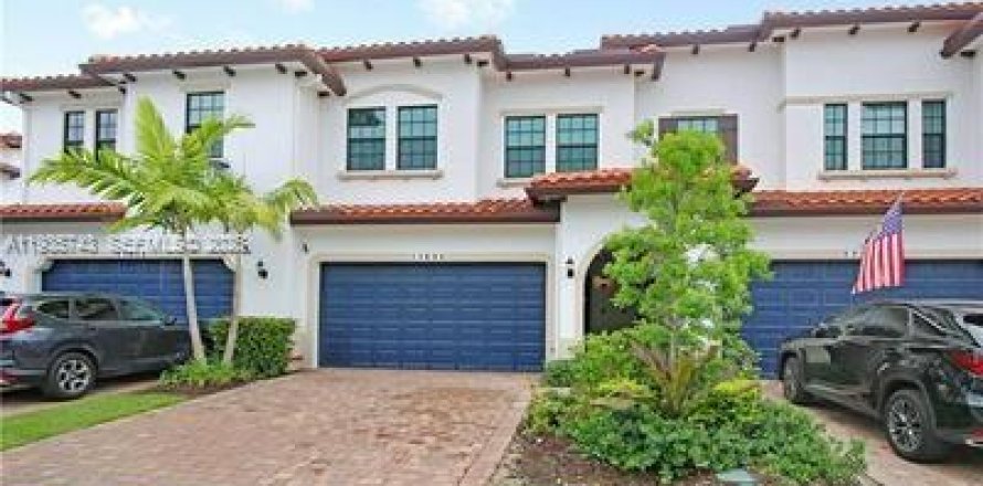 Adosado en Pembroke Pines, Florida 3 dormitorios, 183.48 m2 № 1993829