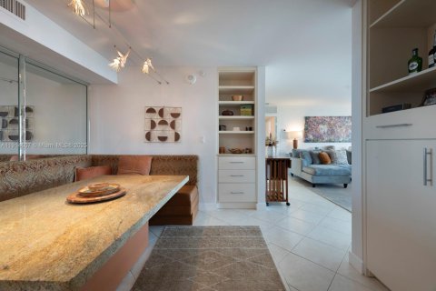 Copropriété à louer à Miami, Floride: 2 chambres, 121.89 m2 № 1971434 - photo 17