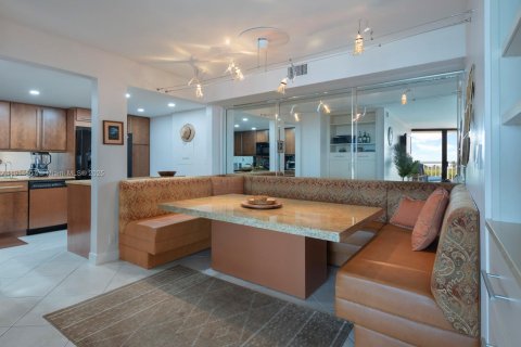 Copropriété à louer à Miami, Floride: 2 chambres, 121.89 m2 № 1971434 - photo 14