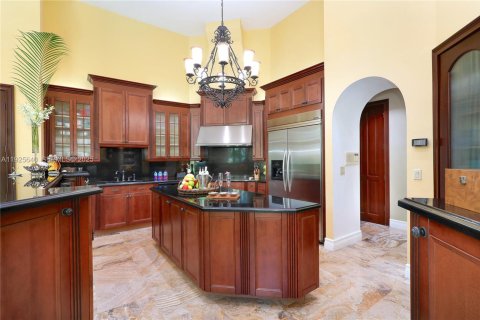 House in Palmetto Bay, Florida 6 bedrooms, 385.73 sq.m. № 2035580 - photo 5