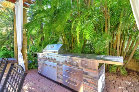 House in Palmetto Bay, Florida 6 bedrooms, 385.73 sq.m. № 2035580 - photo 20