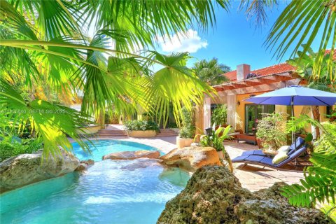 House in Palmetto Bay, Florida 6 bedrooms, 385.73 sq.m. № 2035580 - photo 3