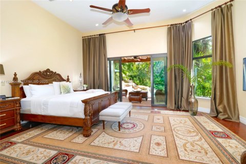 House in Palmetto Bay, Florida 6 bedrooms, 385.73 sq.m. № 2035580 - photo 7