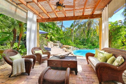 House in Palmetto Bay, Florida 6 bedrooms, 385.73 sq.m. № 2035580 - photo 2