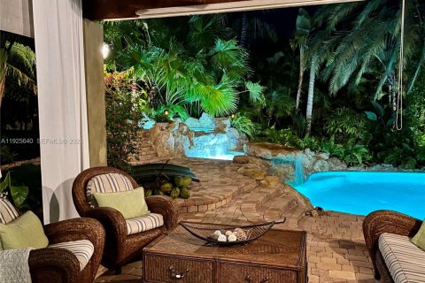 House in Palmetto Bay, Florida 6 bedrooms, 385.73 sq.m. № 2035580 - photo 18