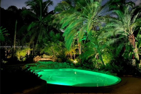 House in Palmetto Bay, Florida 6 bedrooms, 385.73 sq.m. № 2035580 - photo 19