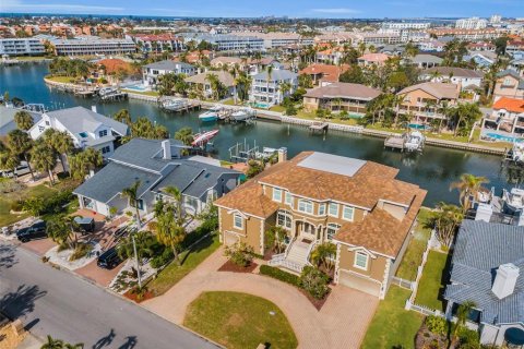 Villa ou maison à vendre à Tierra Verde, Floride: 6 chambres, 474.27 m2 № 2298556 - photo 2