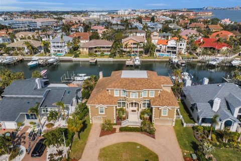 Villa ou maison à Tierra Verde, Floride 6 chambres, 474.27 m2 № 2298556