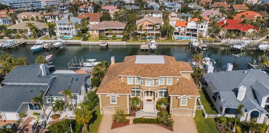 Villa ou maison à Tierra Verde, Floride 6 chambres, 474.27 m2 № 2298556