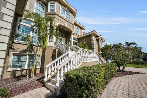 Villa ou maison à vendre à Tierra Verde, Floride: 6 chambres, 474.27 m2 № 2298556 - photo 5