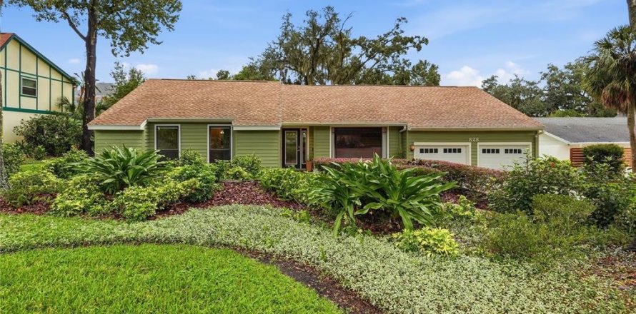 House in Lakeland, Florida 4 bedrooms, 273.23 sq.m. № 2410128