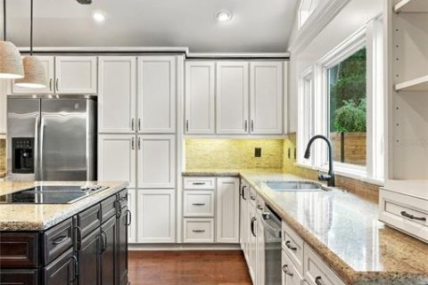 House in Lakeland, Florida 4 bedrooms, 273.23 sq.m. № 2410128 - photo 17