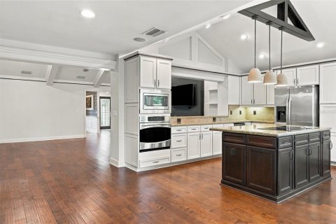House in Lakeland, Florida 4 bedrooms, 273.23 sq.m. № 2410128 - photo 12