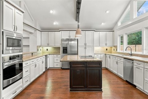 House in Lakeland, Florida 4 bedrooms, 273.23 sq.m. № 2410128 - photo 13